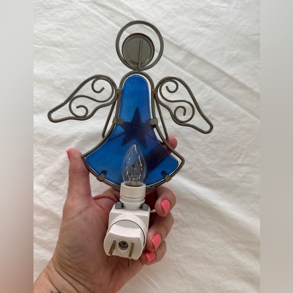 🎉Beautiful Blue Glass Angel Nightlight - Picture 3 of 5